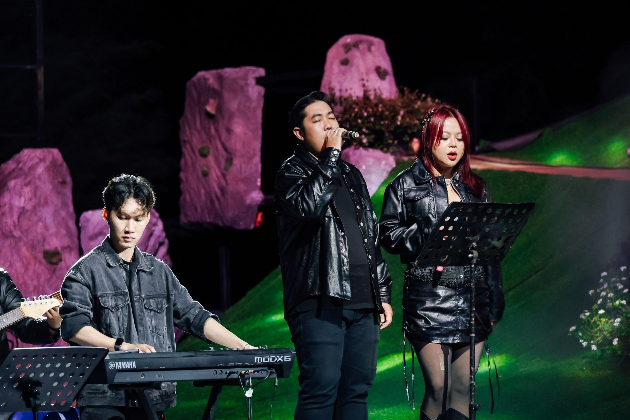 Hình ảnh biểu diễn sân khấu từ hồ sơ WAN TEAM
